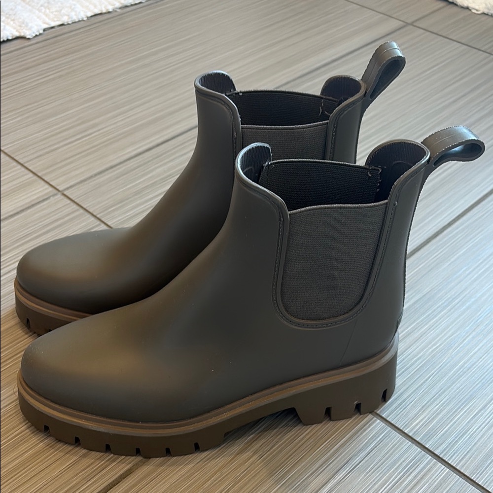 Stylish gray/brown Ankle Boots
